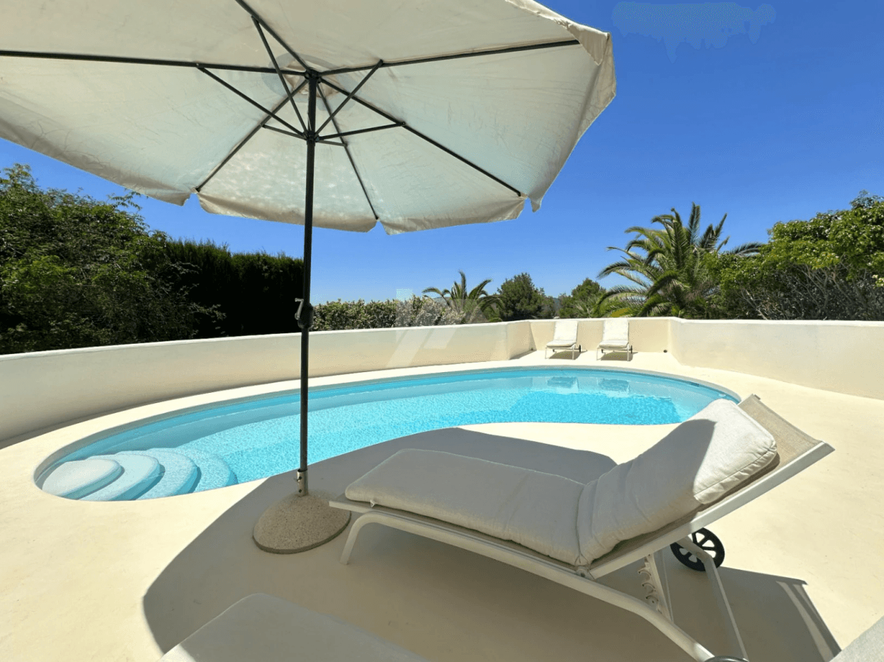 Villa Mediterránea Renovada con Encanto Ibicenco en Benitachell.