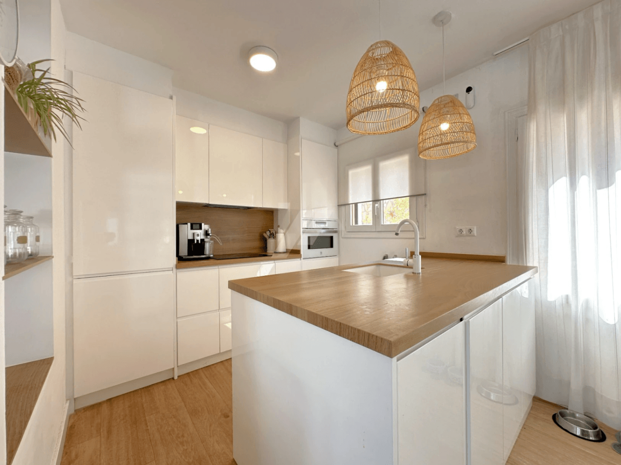 Villa Mediterránea Renovada con Encanto Ibicenco en Benitachell.