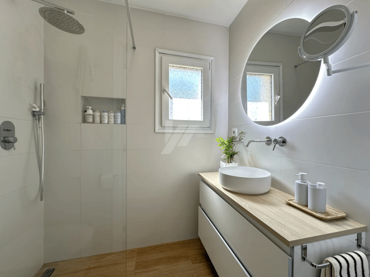 Villa Mediterránea Renovada con Encanto Ibicenco en Benitachell.